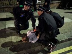 Un total de 805 personas han sido detenidas en Londres a causa de la ola de violencia callejera y saqueos. AP  /