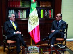 El Presidente Felipe Calderón y Diego García-Sayán revisan los avances mexicanos en materia de garantías individuales. EL UNIVERSAL  /