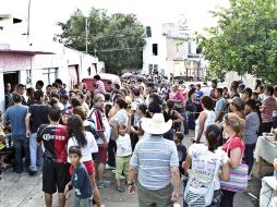 Alrededor de tres mil asistentes se dieron cita en la finca de la colonia San José Río Verde para ver a la figura. E. PACHECO  /