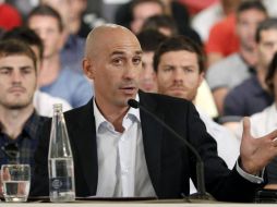 Luis Rubiales durante el acto en el que se anunció el paro de las primeras jornadas de la próxima temporada. EFE  /