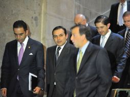 El titular de Hacienda, Ernesto Cordero (centro), encabeza la reunión de funcionarios. NOTIMEX  /