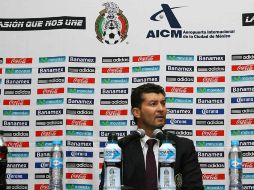 De la Torre habló con los medios de comunicación a su llegada de Filaldelfia. MEXSPORT  /