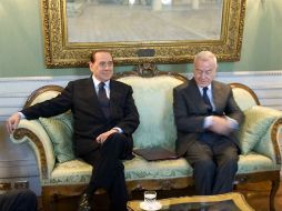 El ministro de Hacienda de Italia, Giulio Tremonti (derecha), junto al premier Silvio Berlusconi. AP  /