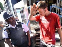 Las autoridades del Reino Unido aplicarán nuevas medidas para contener la violencia. EFE  /