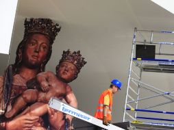 Un hombre trabaja en el escenario para la Jornada Mundial de la Juventud, que hospedará a millones de fieles de todo el mundo. REUTERS  /
