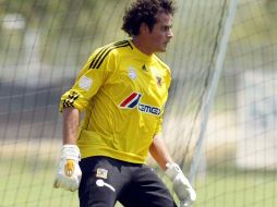 El arquero Enrique Palos de Tigres, durante sesión de entrenamiento. MEXSPORT  /