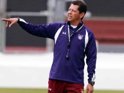 El técnico de Estudiantes, José Luis Salgado, durante sesión de entrenamiento previo al encuentro con Atlas. MEXSPORT  /