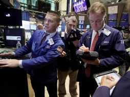 El Dow Jones se ha recuperado gracias a un aumento en el consumo de EU. AP  /