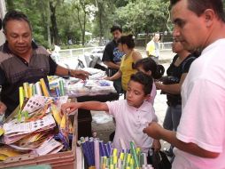 La Profeco ha detectado diferencias de más de 100 por ciento en los precios de los útiles escolares. ARCHIVO  /