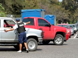 Conductores se mostraron molestos por la falta de señalamientos, con la intención de evitar la zona congestionada. E. BARRERA  /