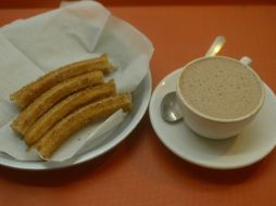 Con masa “vieja”, o reposada, se preparan los churros al auténtico estilo de Madrid. E. FLORES  /
