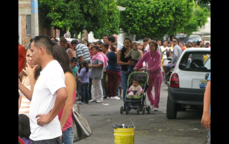 Miles de personas asistieron a la casa de José Maldonado y pagaron para ver a la supuesta hada que resultó ser un juguete. M. PATIÑO  /