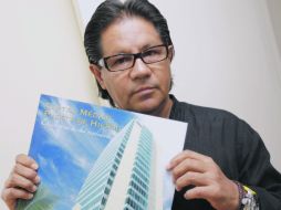 Ricardo Sánchez trabajó casi dos décadas con los arquitectos Ricardo y Roberto Elías. Hace diez que trabaja por su cuenta. S.NÚÑEZ  /