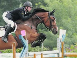 Alberto Michán junto a “Rosalía La Silla”, es el único binomio que no ha tirado ningún obstáculo durante el selectivo. M. FREYRÍA  /