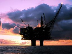 Se muestra una plataforma petrolífera en el Mar del Norte. EFE  /