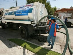 Pondrán a disposición de los usuarios pipas con agua para aminorar los efectos de la suspensión del servicio. ARCHIVO  /