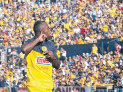 Al minuto 16, Christian Benítez hizo el primer gol para el conjunto de las Águilas. MEXSPORT  /