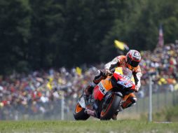 El australiano Casey Stoner (honda) durante la carrera del Gran Premio de República Checa. REUTERS  /