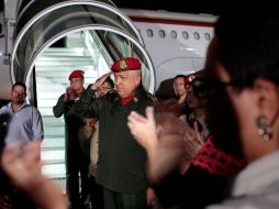 El presidente venezolano, Hugo Chávez, habría llegado de su viaje a Cuba, acompañado de una de sus hijas. REUTERS  /