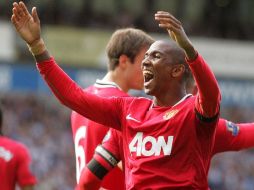 Ashley Young del Manchester United, celebra tras marcar el 2-1 frente al West Bromwich Albion . EFE  /