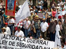 El Movimiento por la Paz con Justicia y Dignidad durante la marcha de hoy en la capital del país. AP  /