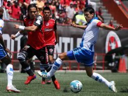 Dayro Moreno de Tijuana (I) y Gonzalo Pineda de Puebla (D) durante el juego de la jornada cinco del Torneo Apertura. MEXSPORT  /