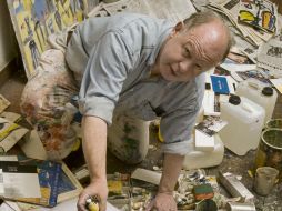 En las pinturas de Phil Kelly (foto), la Ciudad de México es descrita como el resultado de un proyecto moderno truncado. M. APARICIO  /