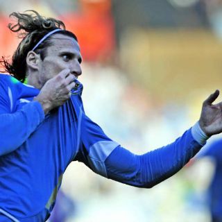 Se le terminan las vacaciones a Forlán