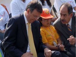 Marcelo Ebrard, entregó medicamentos gratuitos a domicilio, como parte del Programa de Servicios Médicos. NOTIMEX  /