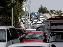 Restringen un carril a la circulación. A. HINOJOSA.  /