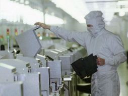 México exporta manufactura e importa productos eléctrico-electrónicos y chips para computadoras entre otros. ARCHIVO  /