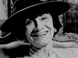 Chanel murió el 10 de enero de 1971 en una habitación del Hotel Ritz en  París y fue enterrada en Lausanne. ESPECIAL  /