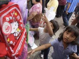 En un diagnóstico hecho por la SEJ se encontró que los niños llevaban a la escuela desde videojuegos hasta armas. ARCHIVO  /