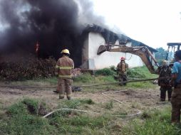 En el incendio participaron más de 30 elementos de Bomberos y Protección Civil del Estado, de Tlajomulco y de Zapopan . M. PATIÑO  /