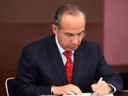 Al signar eld ecreto, el mandatario se congratuló del acuerdo entre cámaras para reformar. NOTIMEX  /