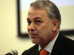 El gobernador Emilio González ha rechazado declinar a su pretensión de convertirse en el abanderado del PAN. A. HIN  /