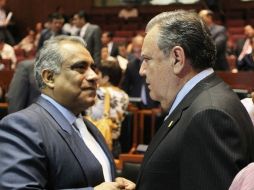 El presidente de la Comisión de Administración del Congreso, Raúl Vargas (izq) y el secretario general, Manuel Correa Ceseña. ARCHIVO  /