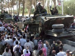 El regreso de unos soldados sirios a sus cuarteles tras su retirada de Deir El Zore. EFE  /