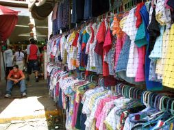 Las autoridades sanitarias recomiendan lavar la ropa con agua y jabón y secarla al Sol. ARCHIVO  /