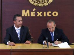 El Presidente firma el acuerdo que da por finalizado el llamado “veto de bolsillo''. EL UNIVERSAL  /