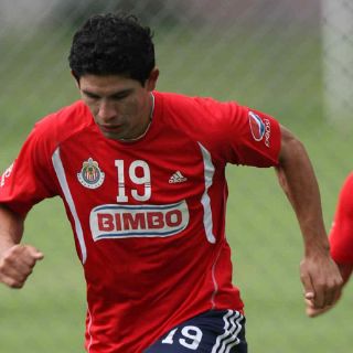 Michel y Esparza, ausentes en entrenamiento de Chivas
