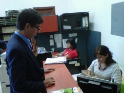 En la foto, Bernardo Jaén, líder del colectivo Reflexión Universitaria que apoya a la profesora destituida. O. GARCÍA  /
