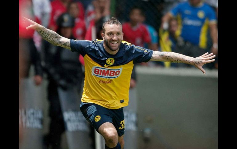 Vuoso en pleno 'vuelo' durante un partido de la quinta jornada del Apertura. MEXSPORT  /