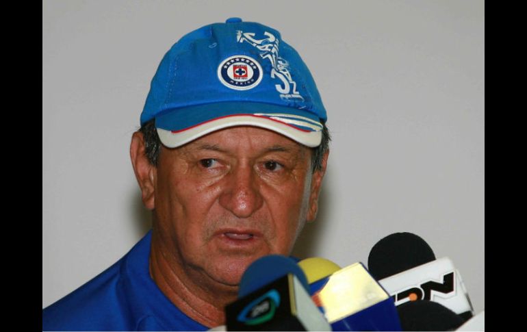 Enrique Meza avisó a los medios el dia de hoy la desición de la FMF para los jugadores.MEXSPORT  /