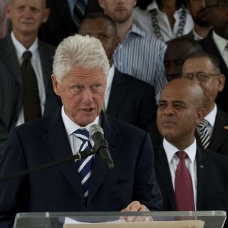Clinton y Martelly lanzan programa para alojar a 30 mil desplazados por sismo