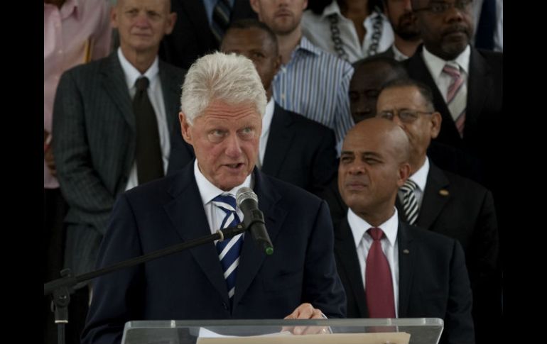 El expresidente estadounidense, Bill Clinton hizo su presentación en Puerto Príncipe junto al mandatario Michel Martelly. AFP  /