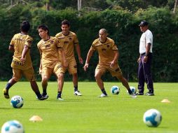 Los jugadores de Pumas, hasta ahora invictos dentro del Torneo Apertura 2011, se preparan para encuentro ante Puebla. MEXSPORT  /
