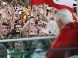 El Papa Benedicto XVI sostuvo su primer encuentro con jóvenes de todo el mundo reunidos en Madrid. EFE  /