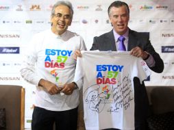 El artista plástico se une a la lista de embajadores (i); fue presentado por el director del Copag, Carlos Garín. A.CAMACHO  /