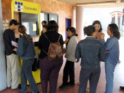 Con las becas para transporte se beneficiarán siete mil estudiantes de educación media superior y superior. E. BARRERA  /